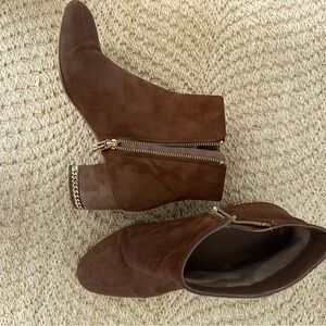 Michael Kors Brown boot. Size 8.5